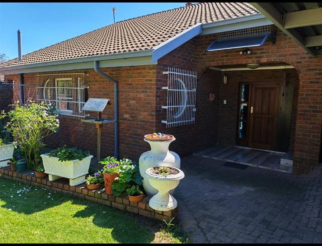 4 BEDROOM HOUSE FOR SALE IN ERMELO
